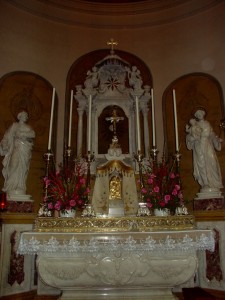 chiesa altare magg
